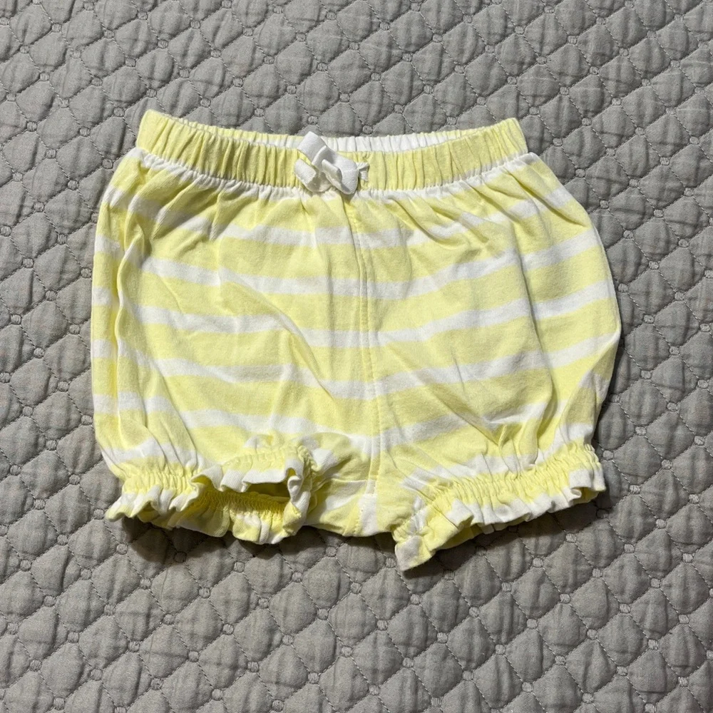 GAP charming yellow